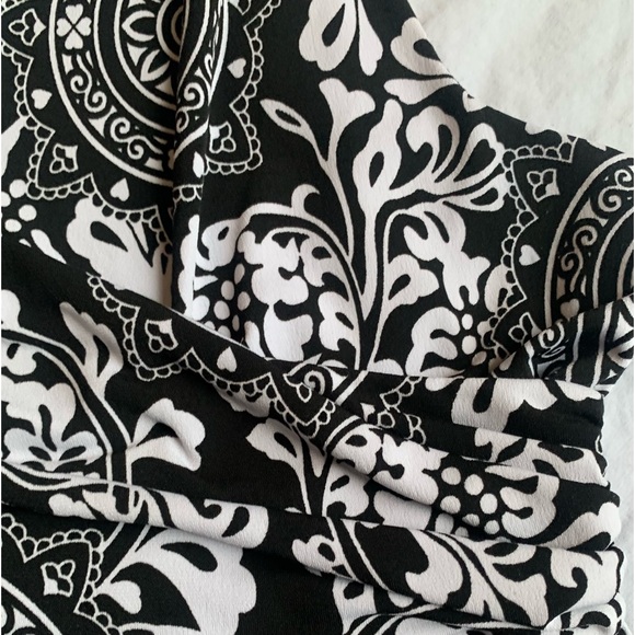 SUZIE COUTURE black & white sleeveless surplice top, large - Picture 6 of 7